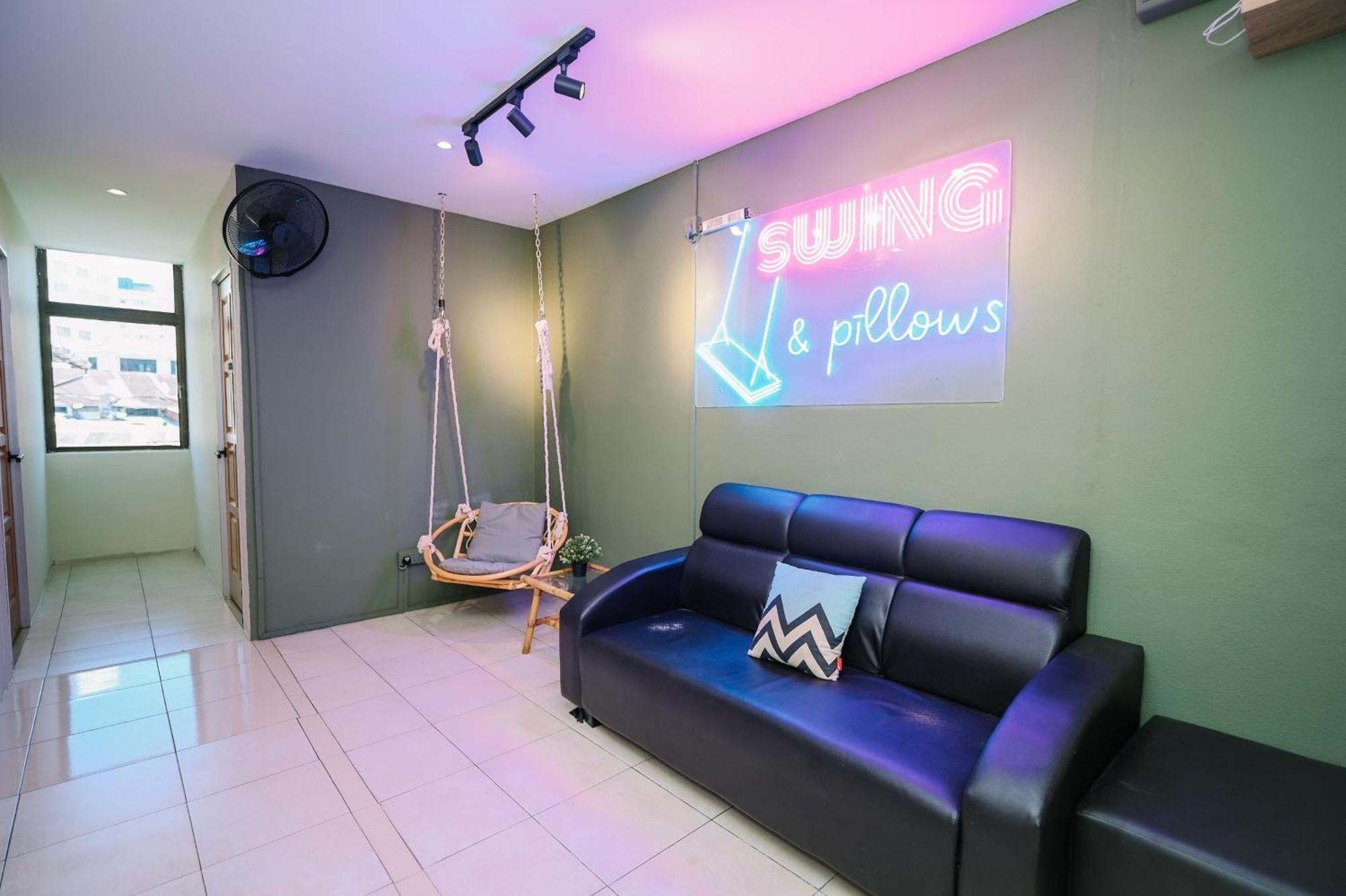 Swing & Pillows @ Malabar Джордж Таун Екстериор снимка